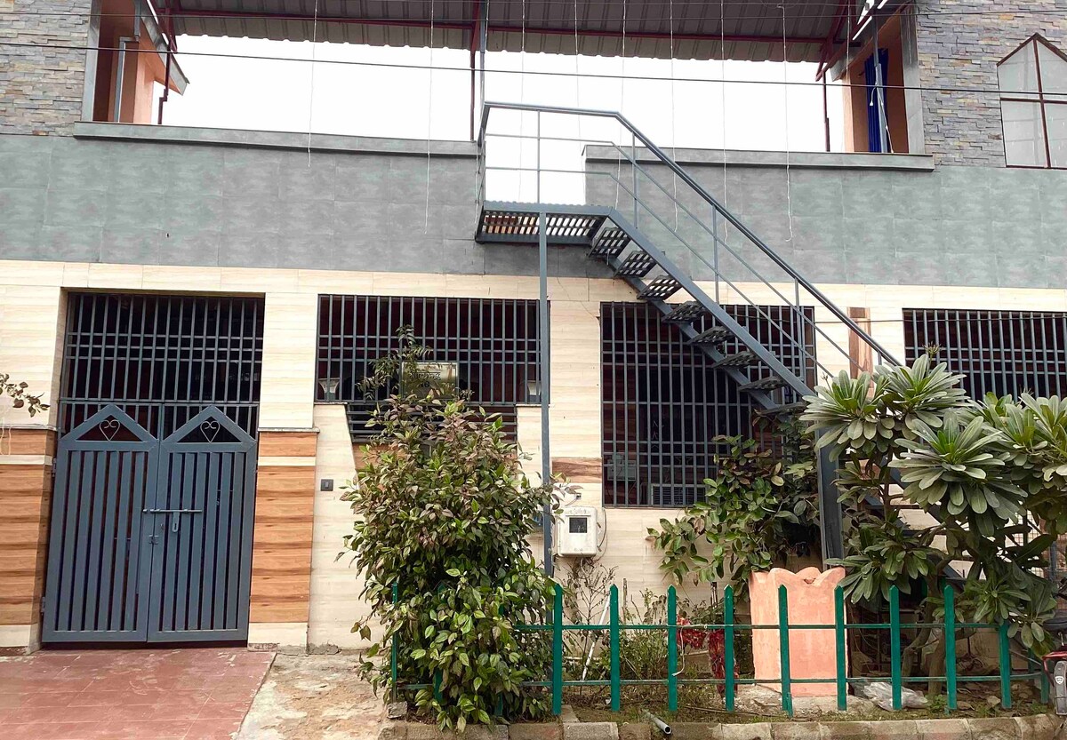 Gaurang Eternity Homestay 2Bhk Ctg near Premmandir