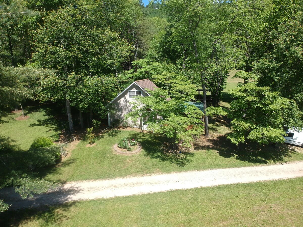 Carlene 's Creek Cabin