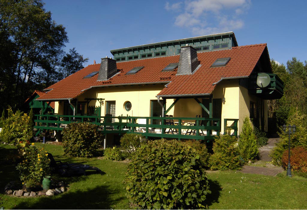 Holiday House with sauna, garden and water access