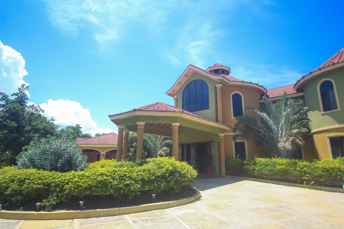 Milbrooks 10 bedroom Luxury Villa