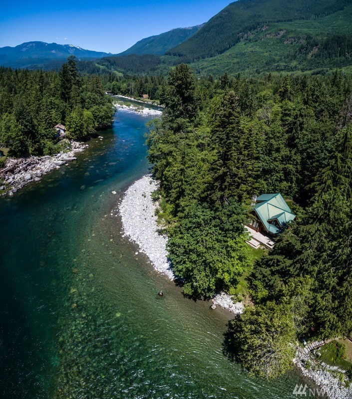 Luxurious Log Cabin Hot Tub River Frontage Pets ok