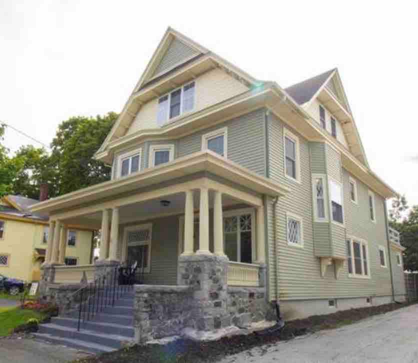 Historic 3-Story Walkable to Downtown