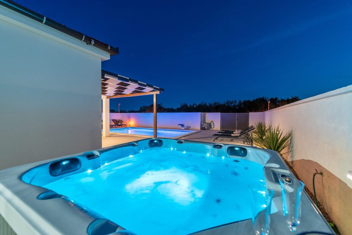 Villa Sabun with pool and jacuzzi, Privlaka