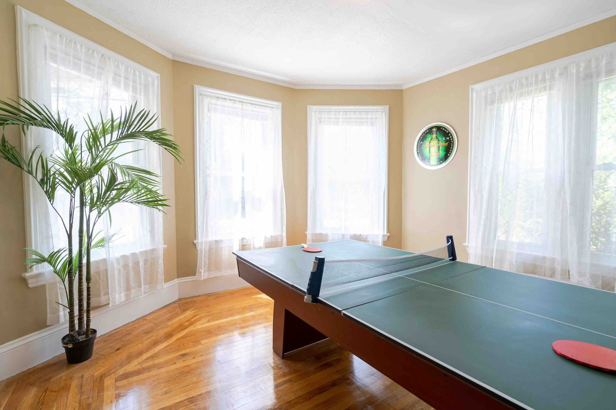 KING Suite, Pool+Ping-Pong, 1st Flr+Mins to Dwntwn