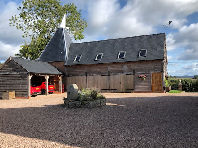 Castle Frome, near Ledbury的民宿