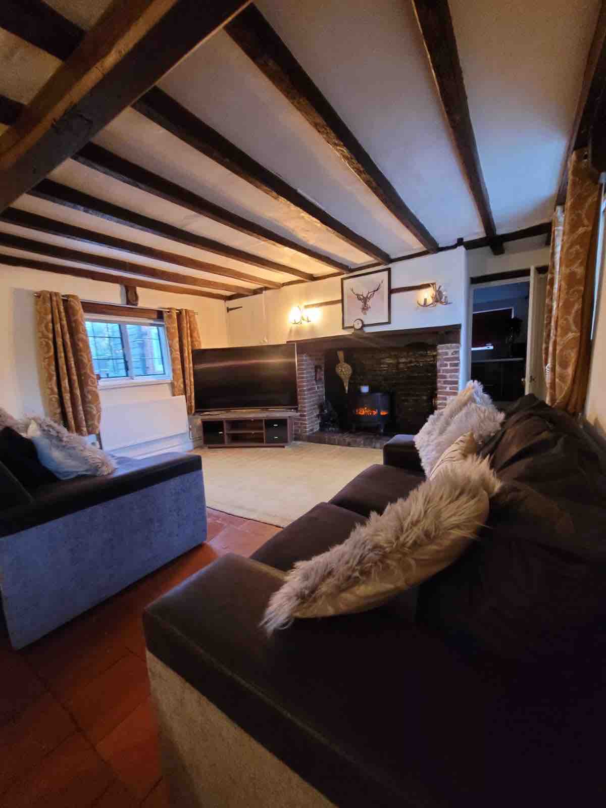 Cosy thatched Norfolk cottage