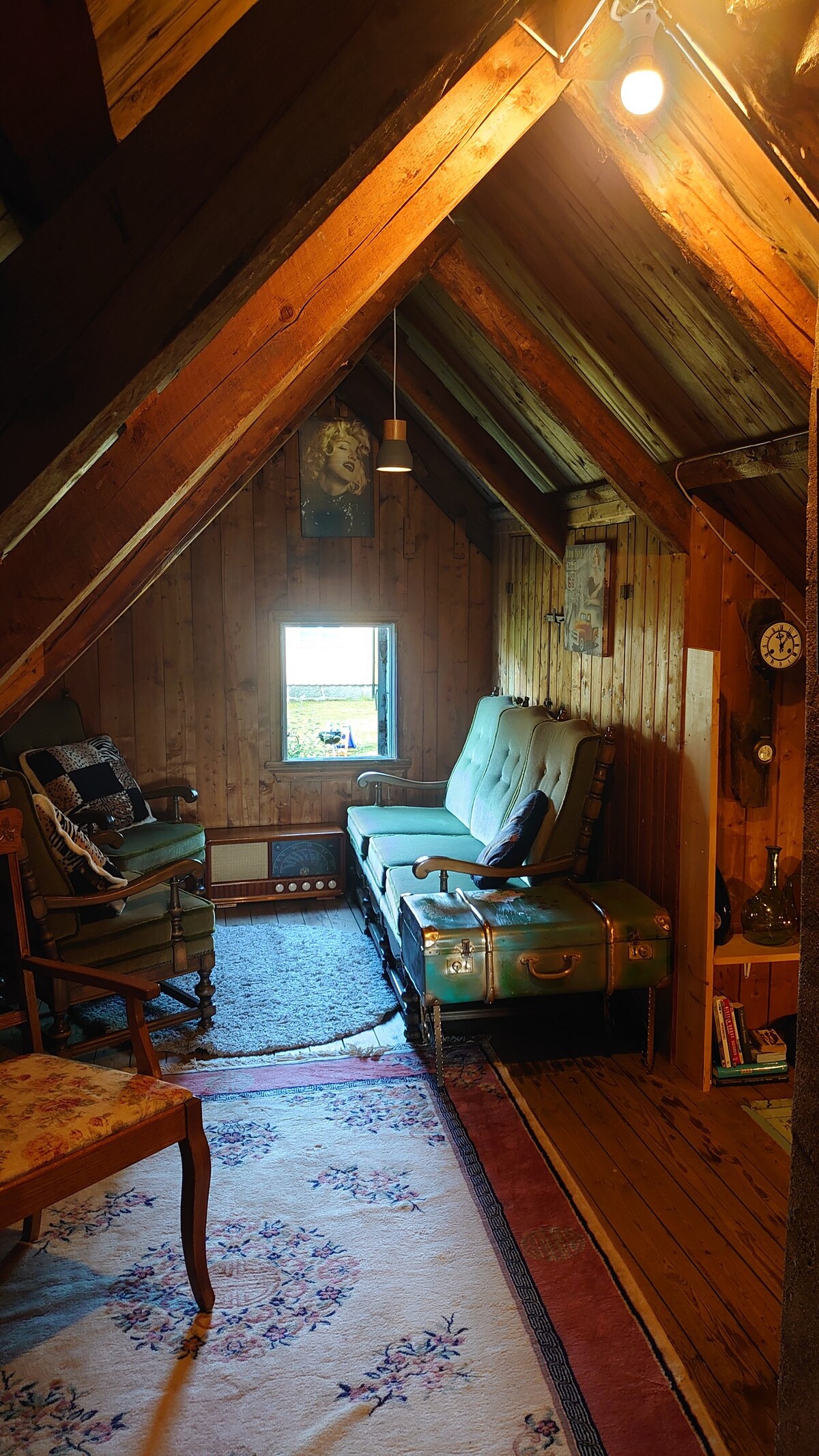 Vintage rustik vindsvåning med separat sovrum