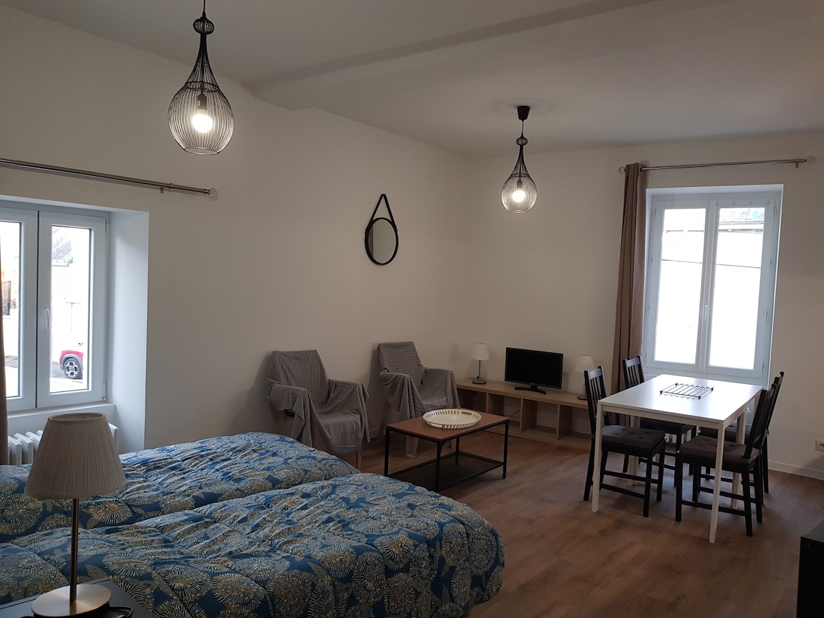 VR3-安静的双卧室公寓， Champigné中心