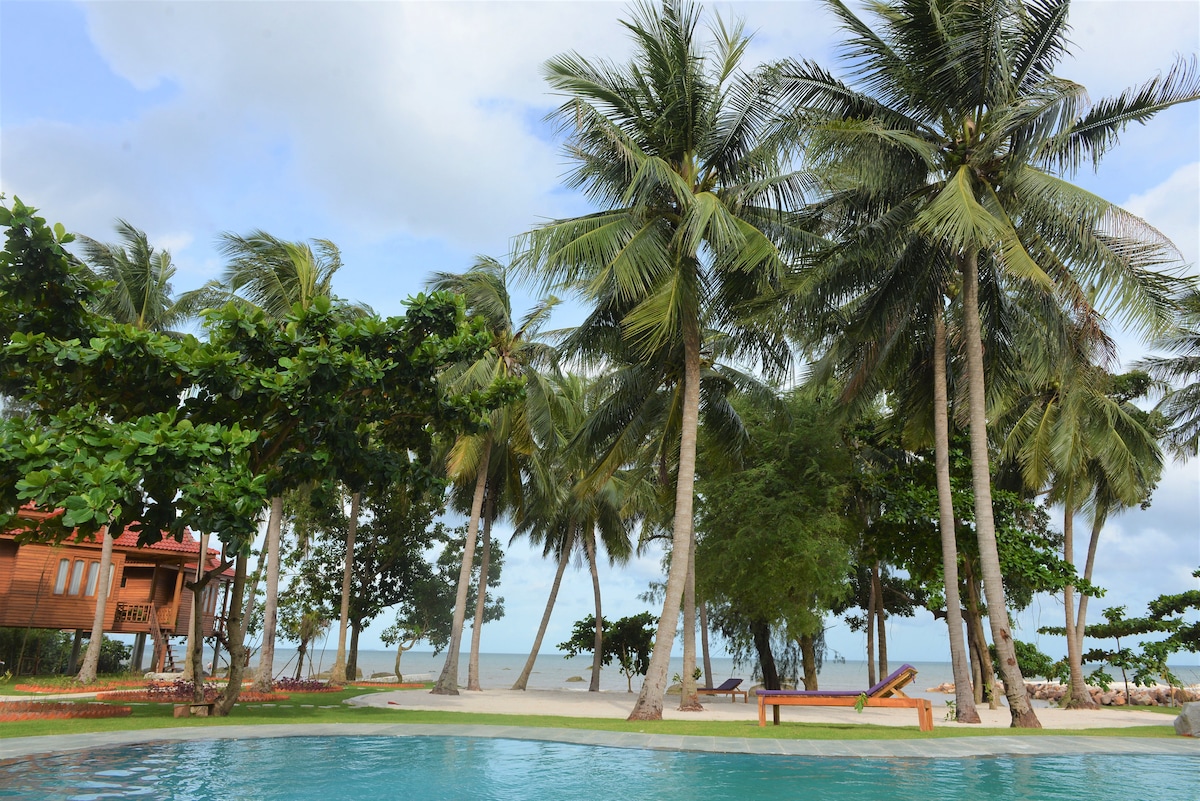 Cay Sao Beach Bungalow with Gadenr View