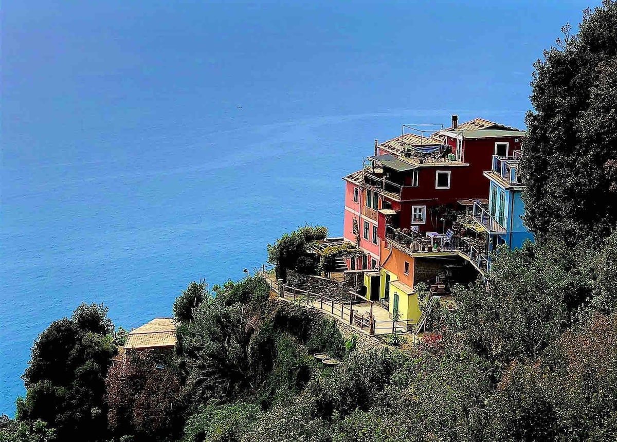 Gateway on the sea Cinque Terre