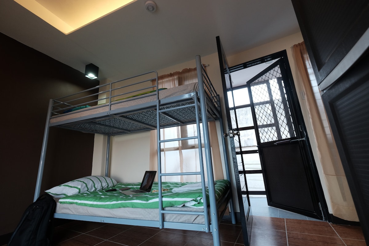 单间公寓4 ：靠近SM、标准双人床、无线网络、干净舒适