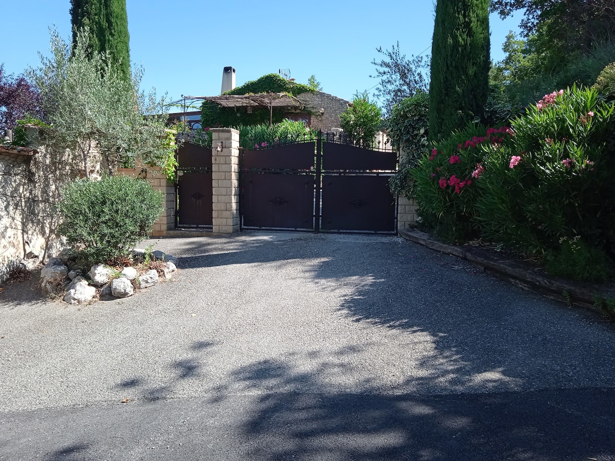 Chambre de Charme en Provence avec Piscine