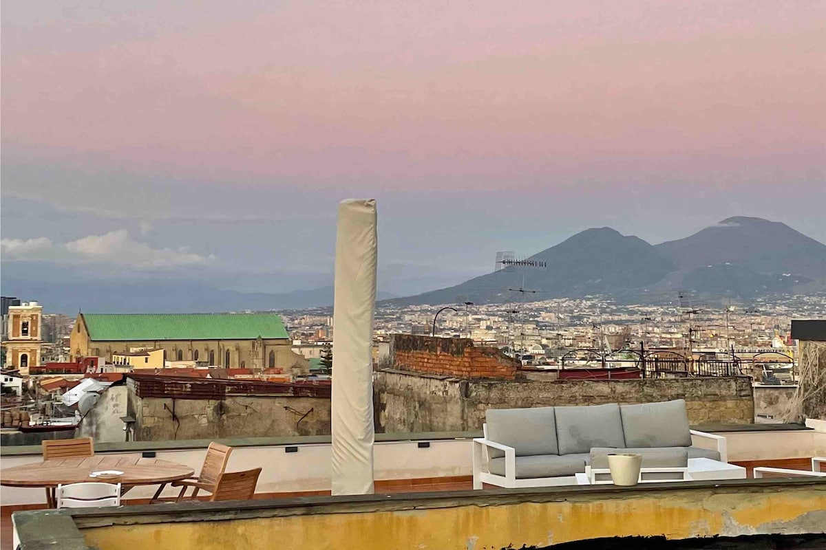 The panoramic Penthouse of Spaccanapoli