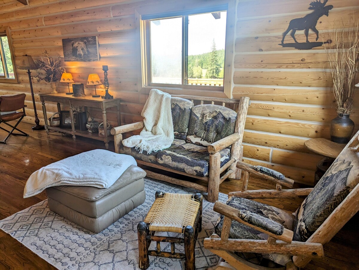 在Larch Lodge放松身心！ 3间卧室和2个卫生间。