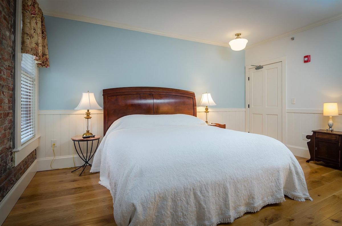 1867 Parkview Inn Boutique Hotel - Handicap Accessible Room