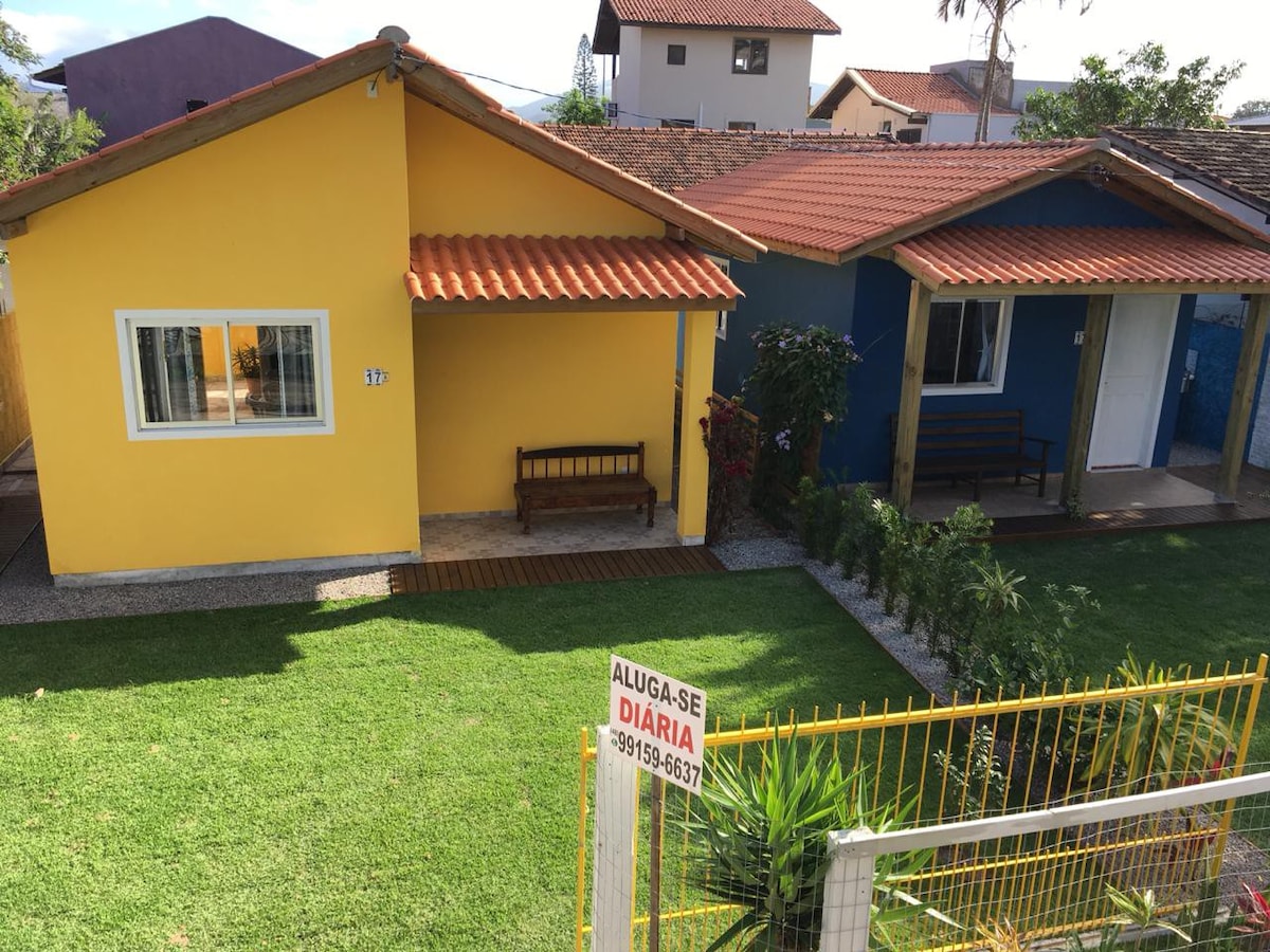 Yellow House - 300 metros da Praia do Campeche