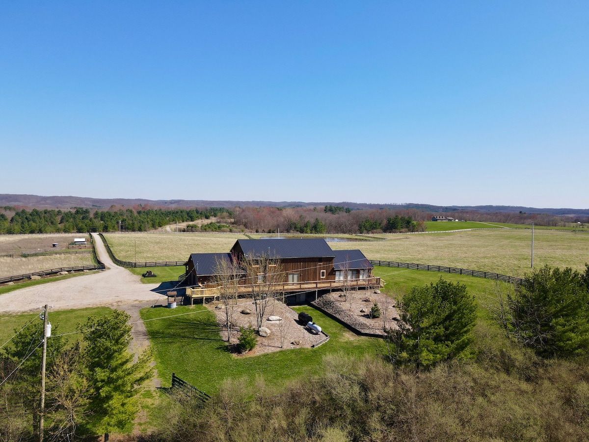 Lodge on 100 Secluded Acres in Hocking Hills