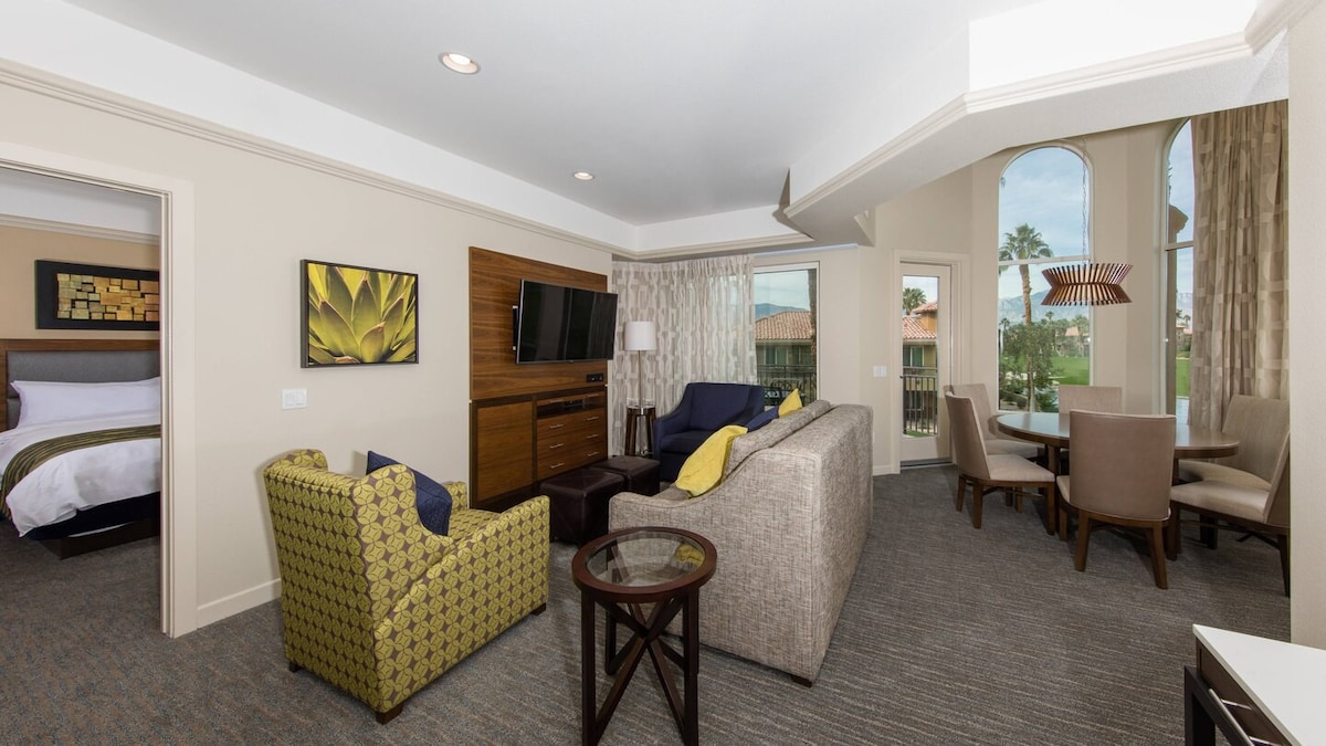 Large 1-bedroom Apartment in Desert Springs Villas