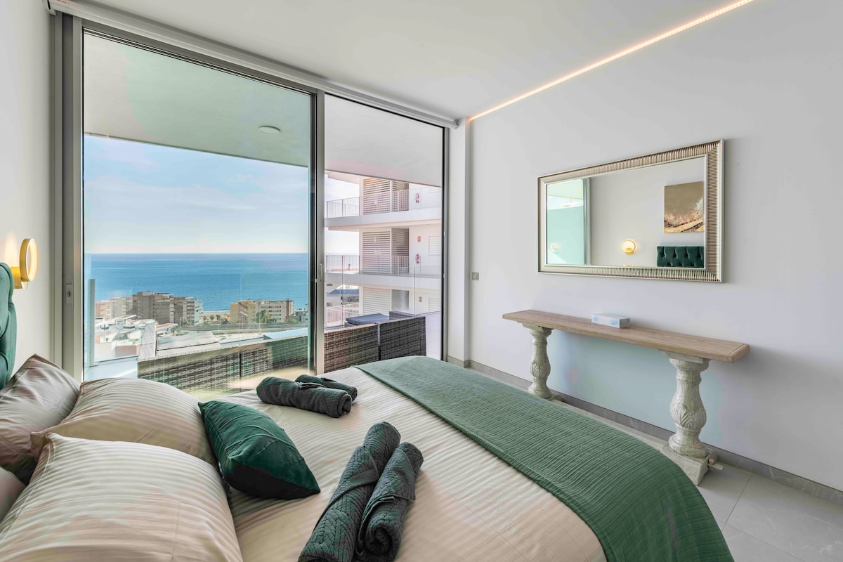 Golden luxury 2 bedroom sea view