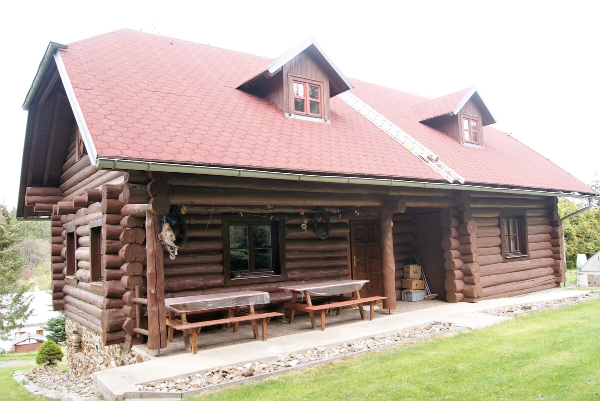 在苏马瓦（ Šumava ）美丽风景的小屋中度假