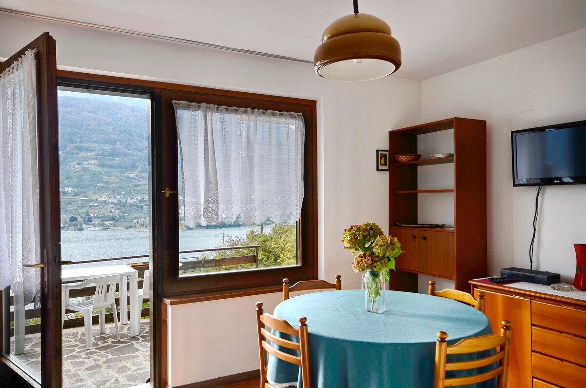 「Gelsomino」公寓，可俯瞰湖景