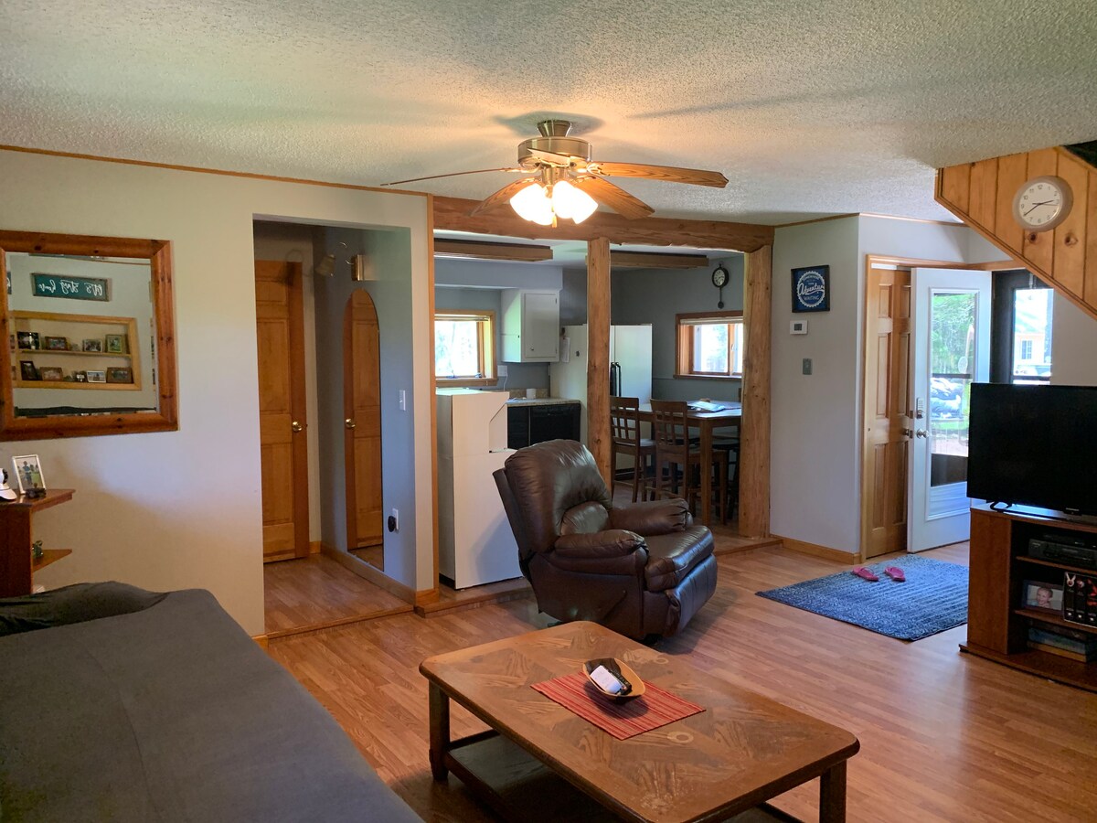3 Bed, 2 Bath, Secluded Cabin, Trail 8 Access