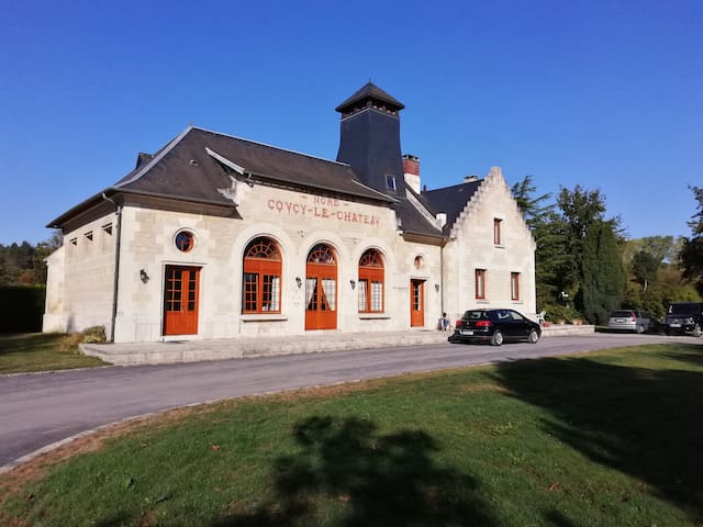 Coucy-le-Château-Auffrique的民宿