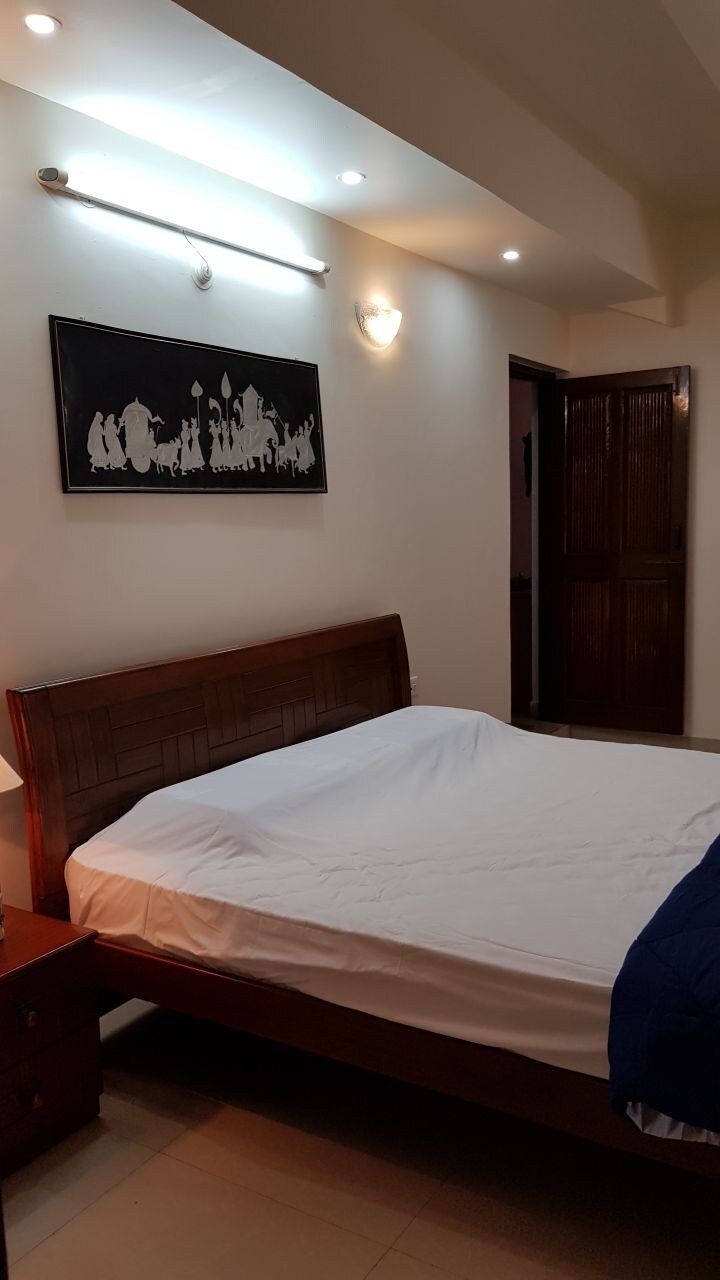 Large comfortable Room with balcony, Ponda