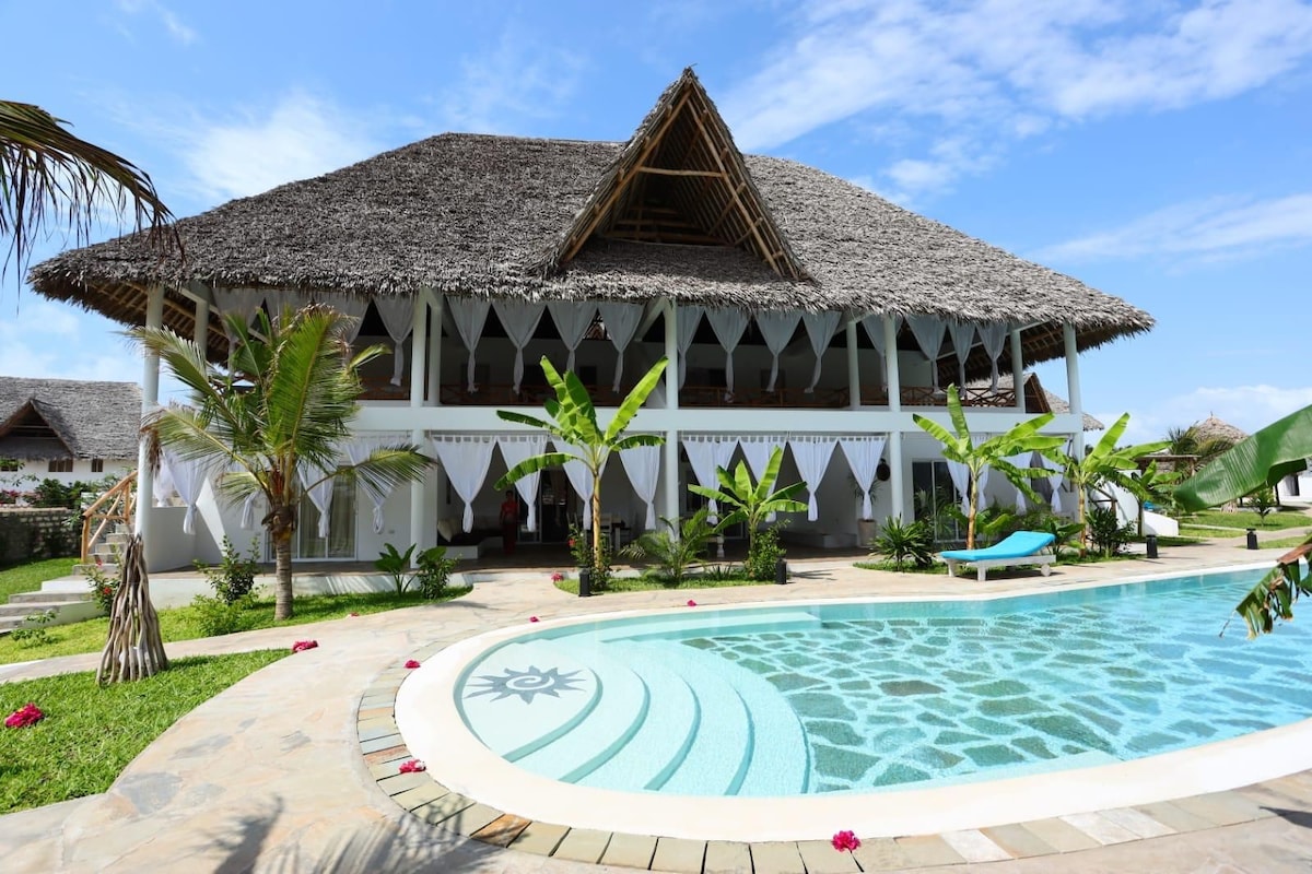 BahatiHouse
in Jua Resort