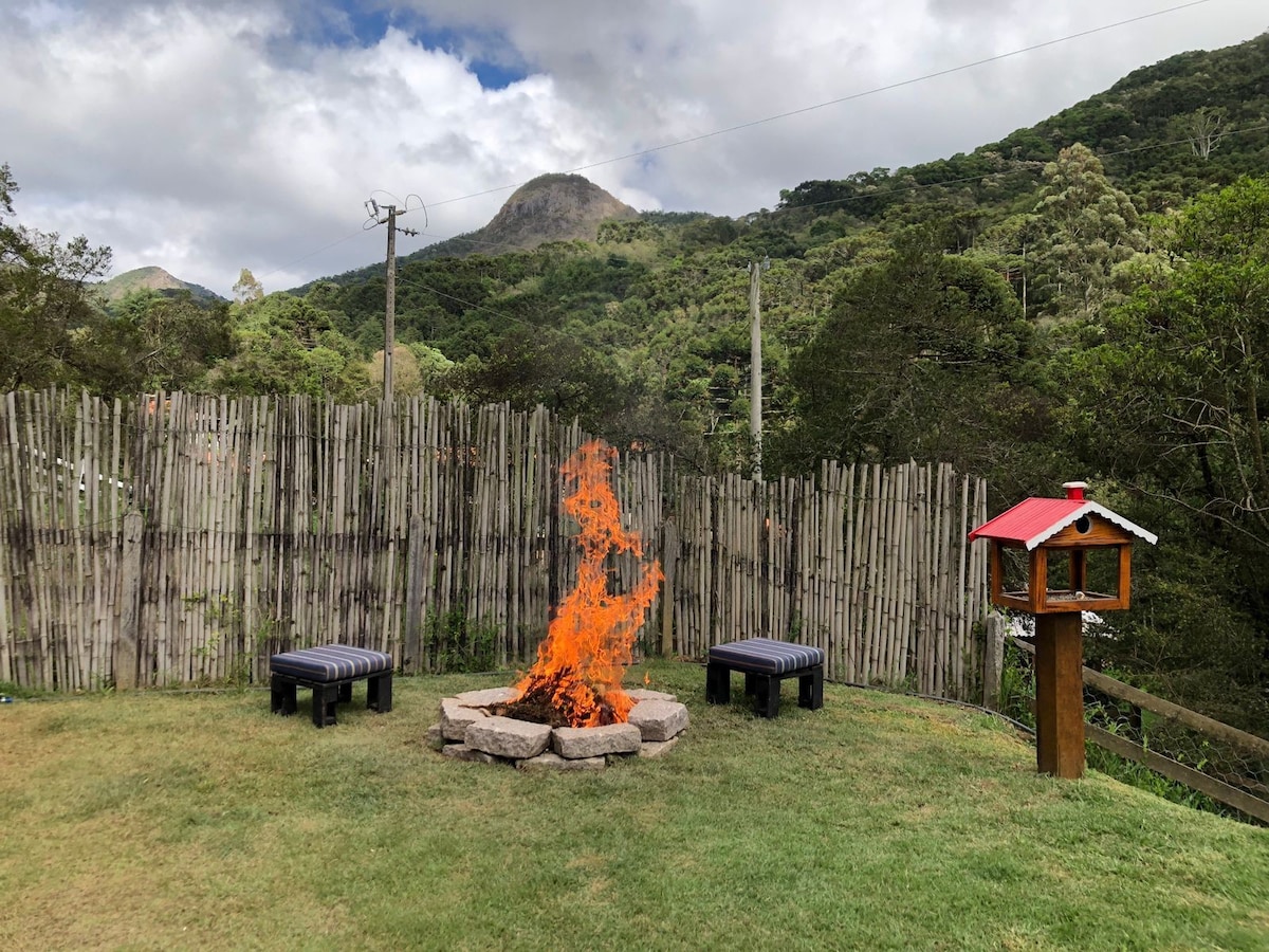 Cas’Araucária vista para montanha/rota turística