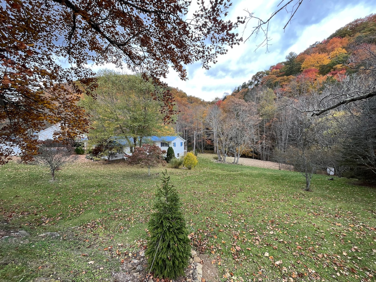 The Cottage at Cove Creek - newly renovated & cozy