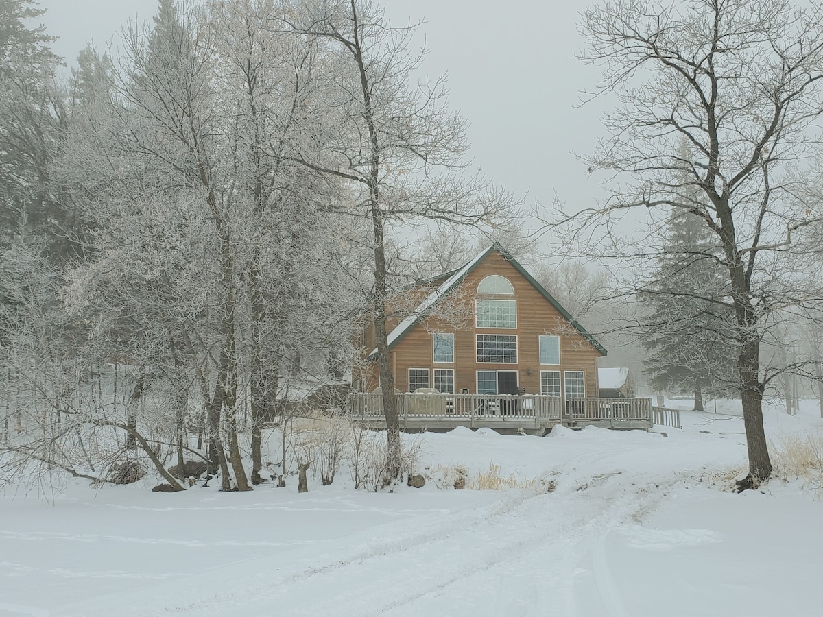 Gorgeous Wolves Den cabin on Shell Lake