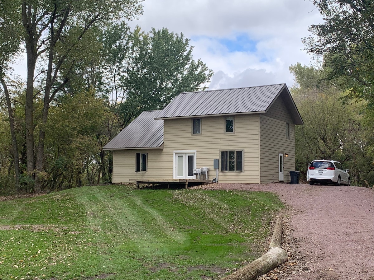 Spacious 5 Bedroom house tucked in a bed of trees