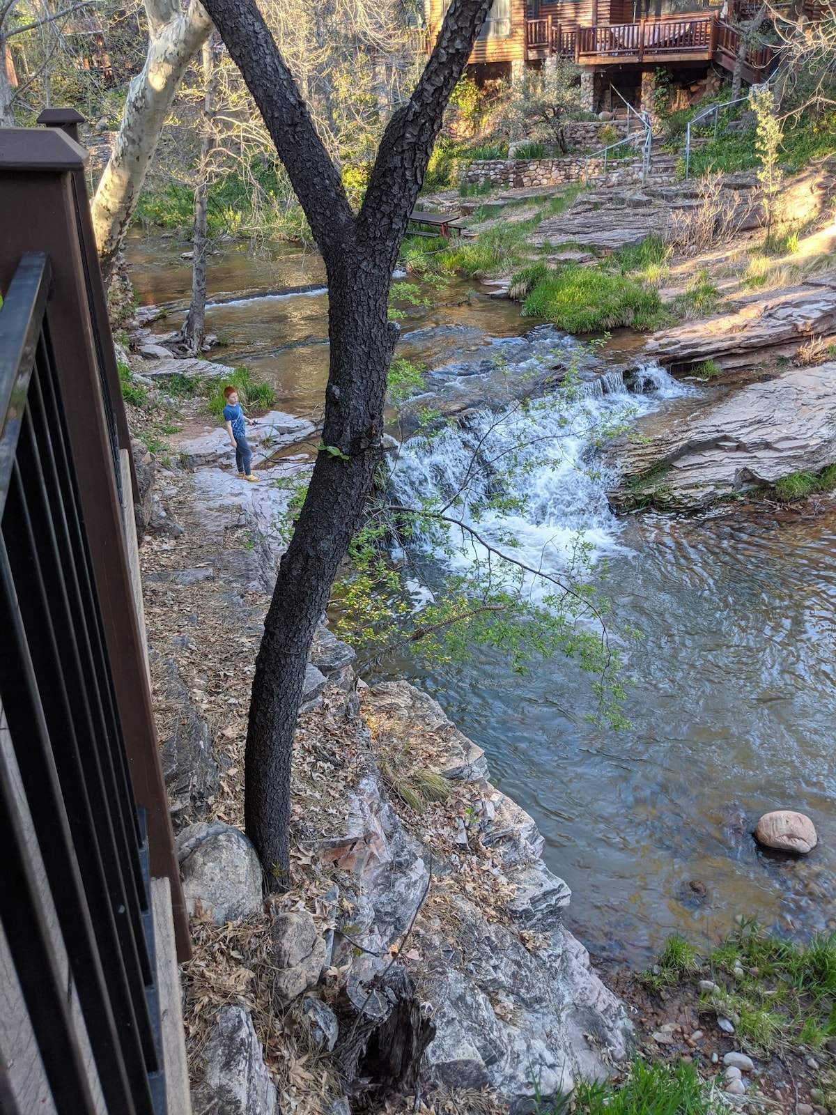 Carroll Lodge by the Falls on Tonto Creek。