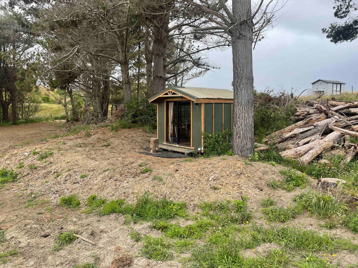海滩附近的小型度假小木屋
