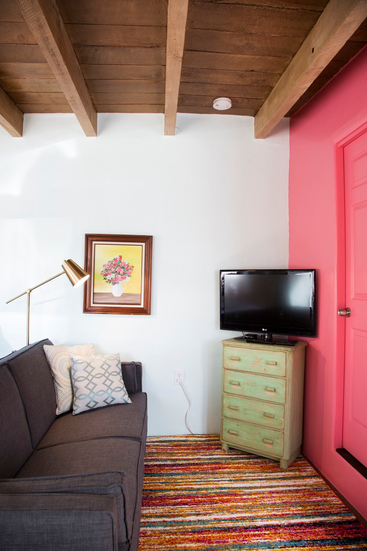 Adobe单间公寓，舒适，温馨，地理位置优越