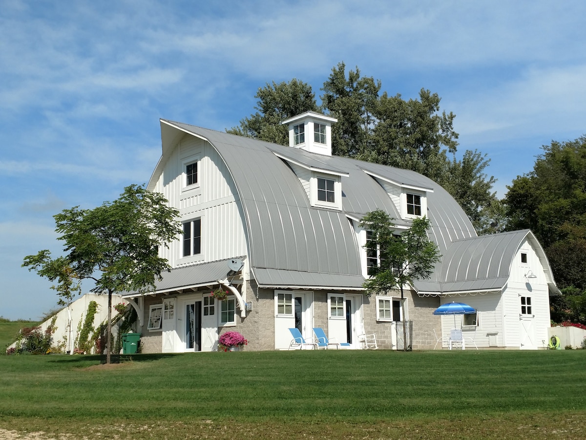 Maiden Rock Barn (Pine Creek Rustic Road)