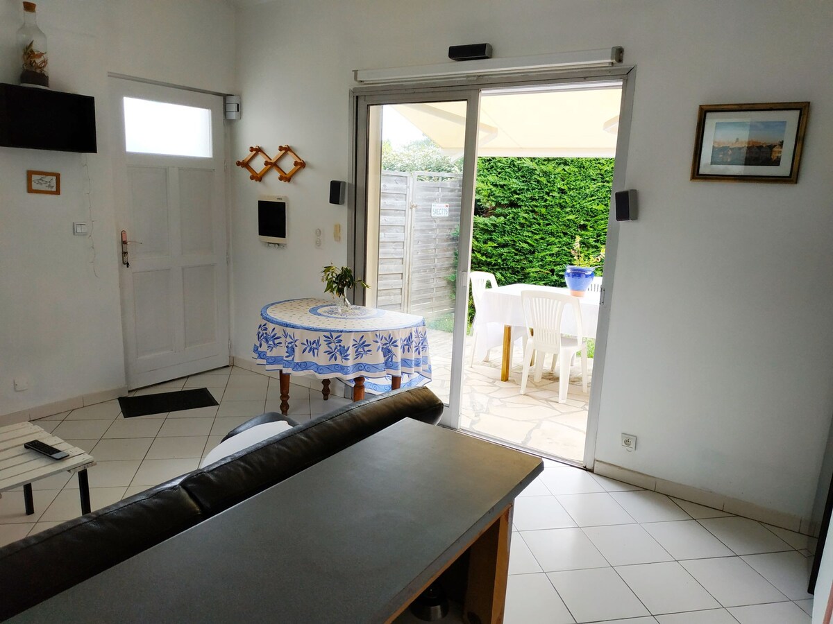 BIDART - LOVELY FLAT WITH TERRACE AND GARDEN