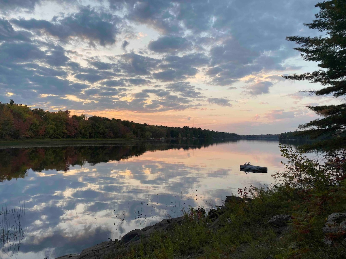 Muskoka Cottage on Gibson Lake - 5 BR/3 BATHS