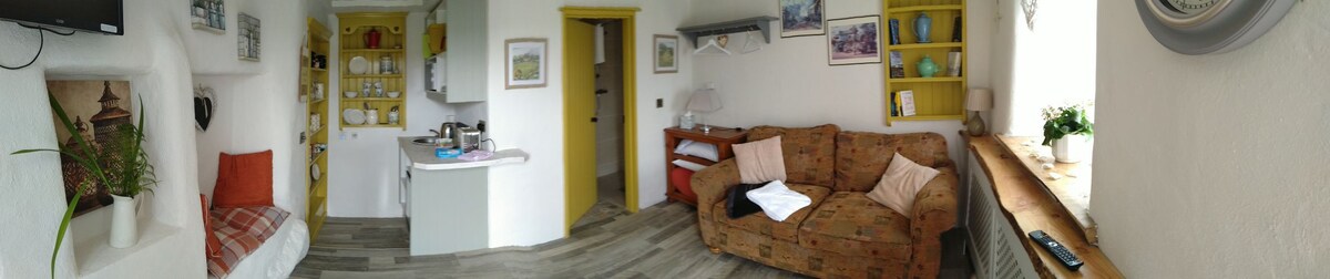 The Swallows Nest, quaint, comfortable, New. Relax
