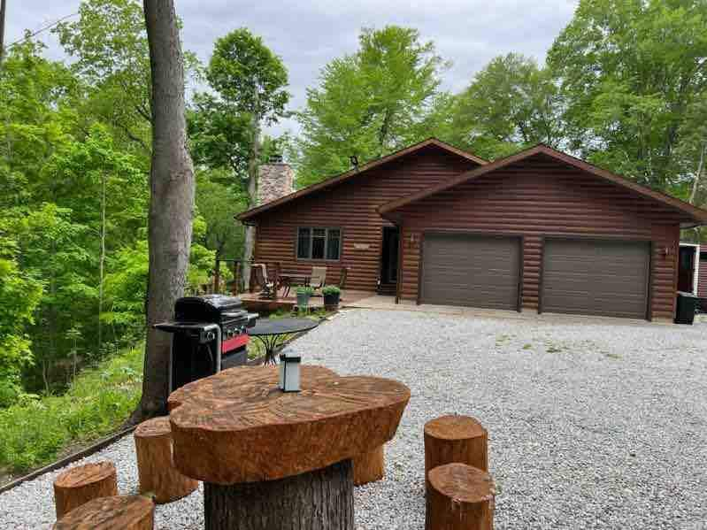 Secluded Vacation Cabin on the Riverfront