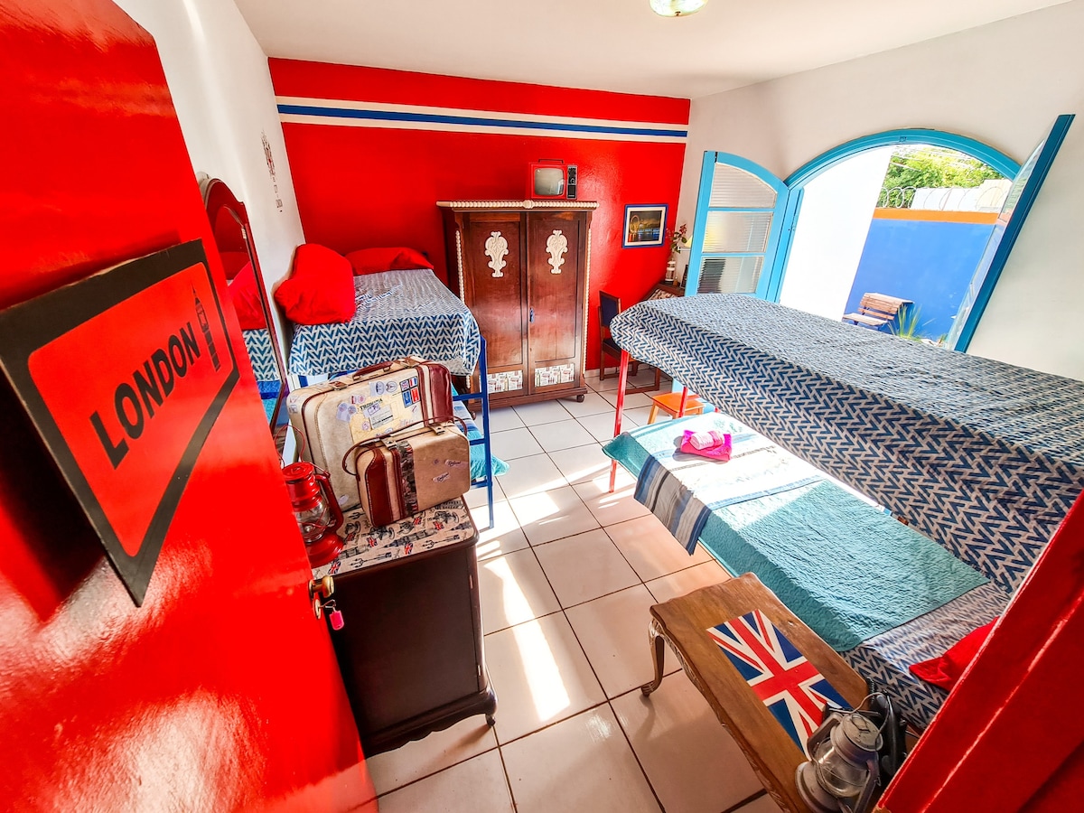 Quarto London • Casa Charmosa • Viagem Criativa!