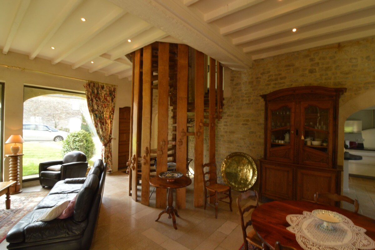 Spacious house near the historic town of Bayeux and only 9km from the sea.