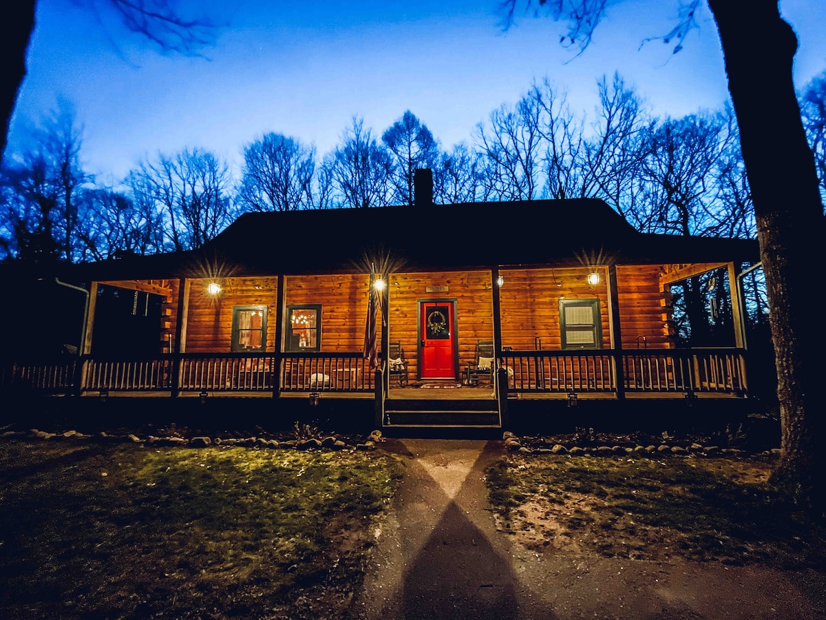 Woodhaus Westerly -3 BR, 2 BA Modern Log Home