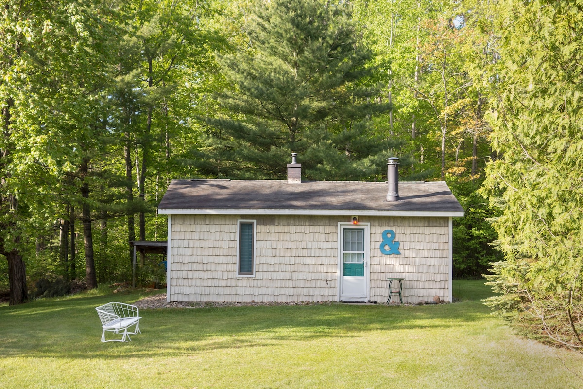 Two Trees Lake Huron Cottage, dog friendly