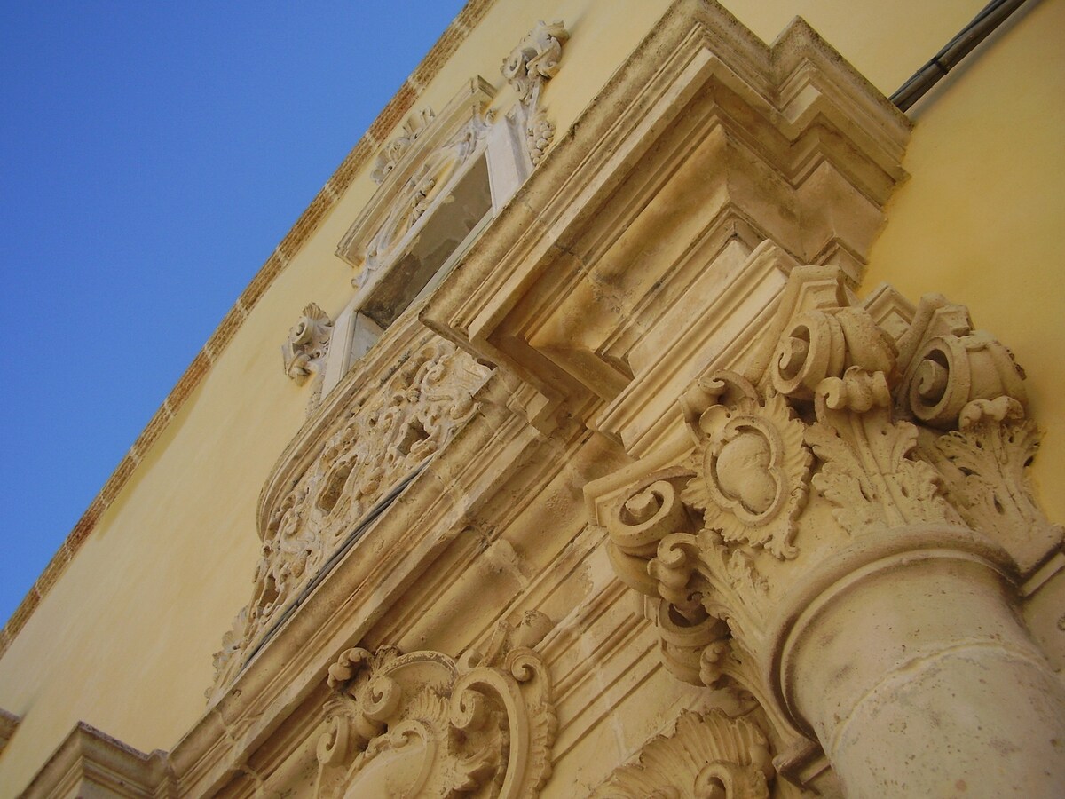 Palazzo barocco con piscina a 6km dal mare