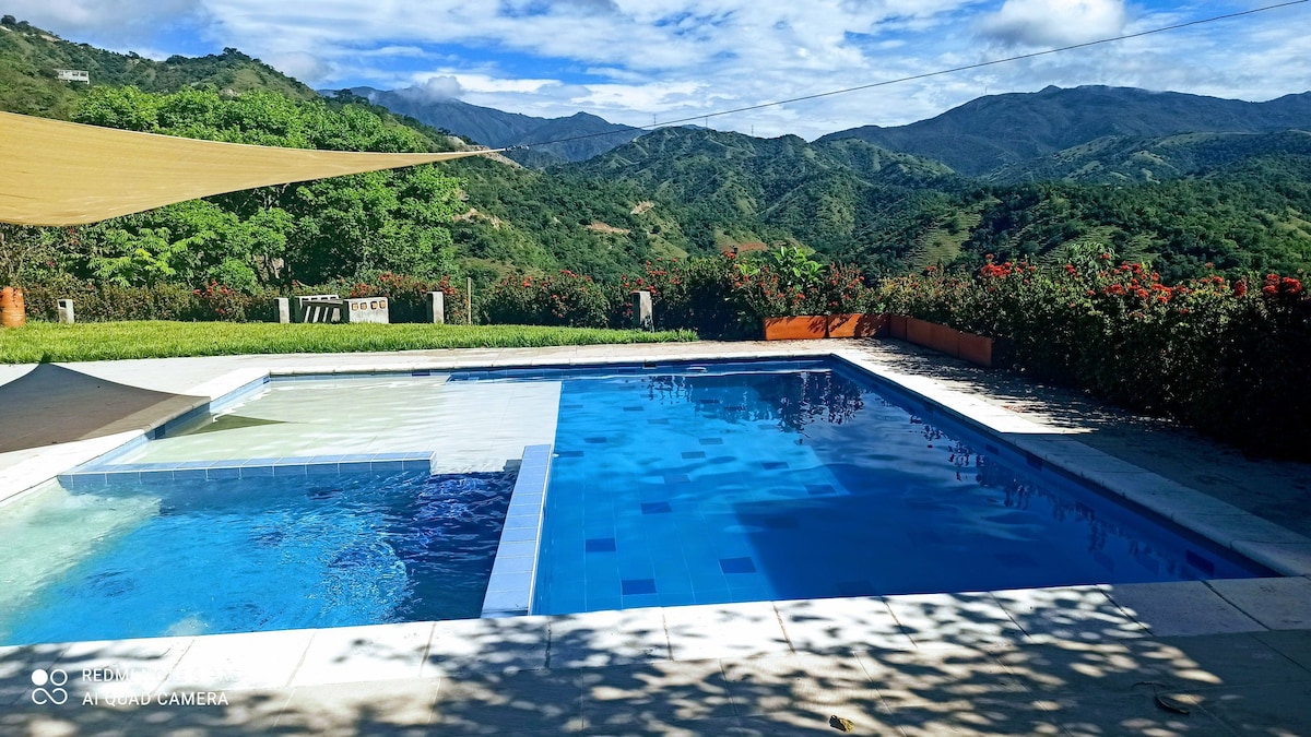 带游泳池的乡村别墅，环境优美，景观优美