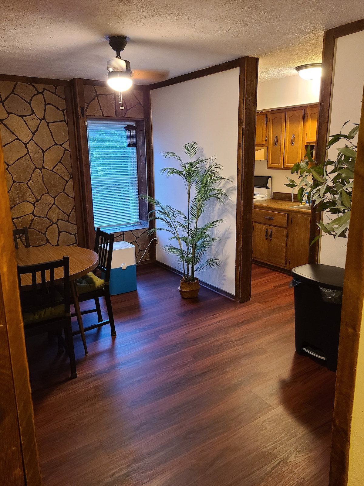 Large Room w/ A/C, Wi-Fi, CATV, Keurig, Free Prkng