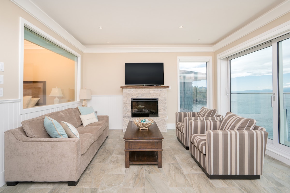 1 Bed Coastline View Suite, SookePoint Resort