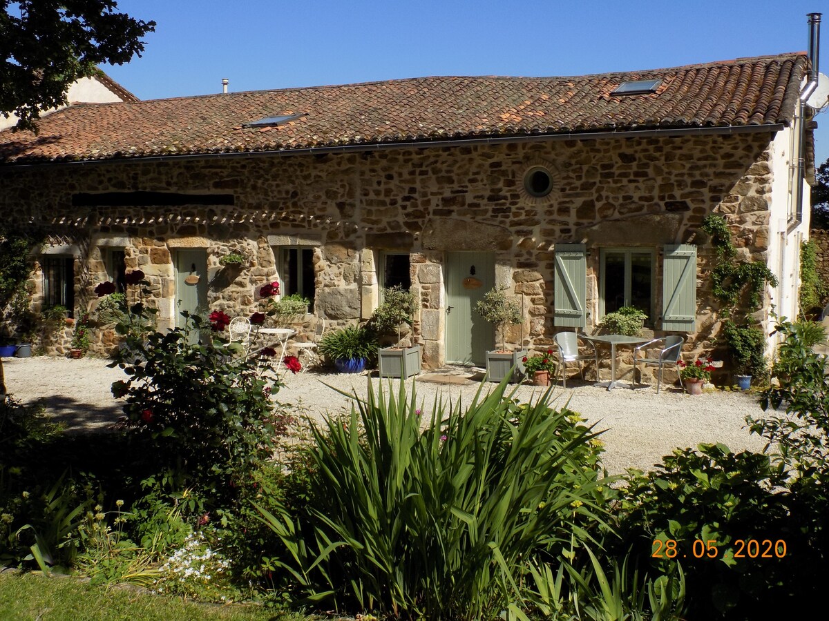 Lovely rural gite with pool & tranquility